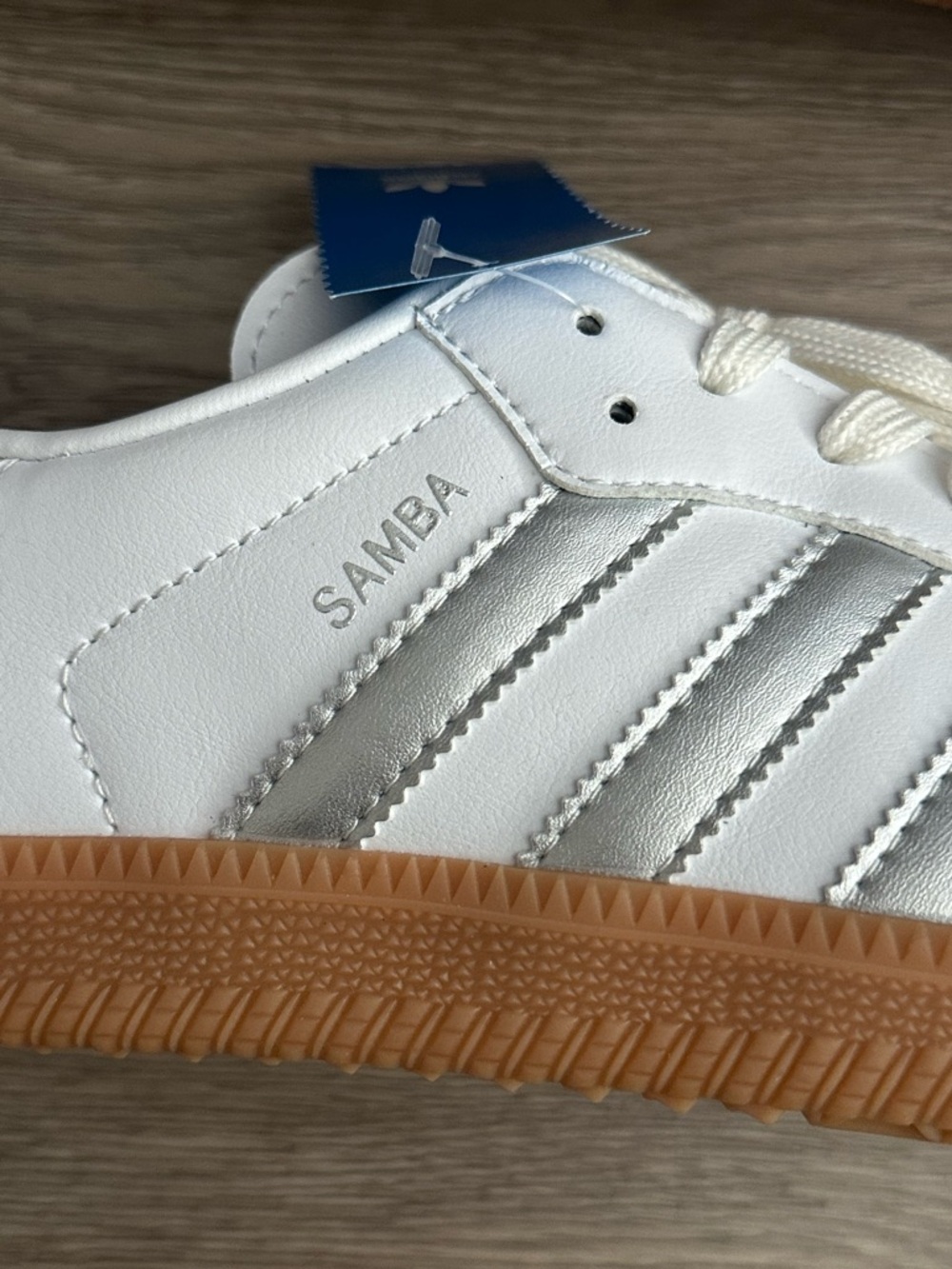 NEW Adidas Samba OG Sneaker in Cloud White, Silver Metallic & Gray One Size 10 - Picture 10 of 16